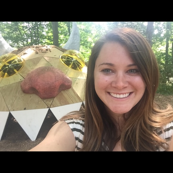 Meet your Posher, Amy - Picture 2 of 2